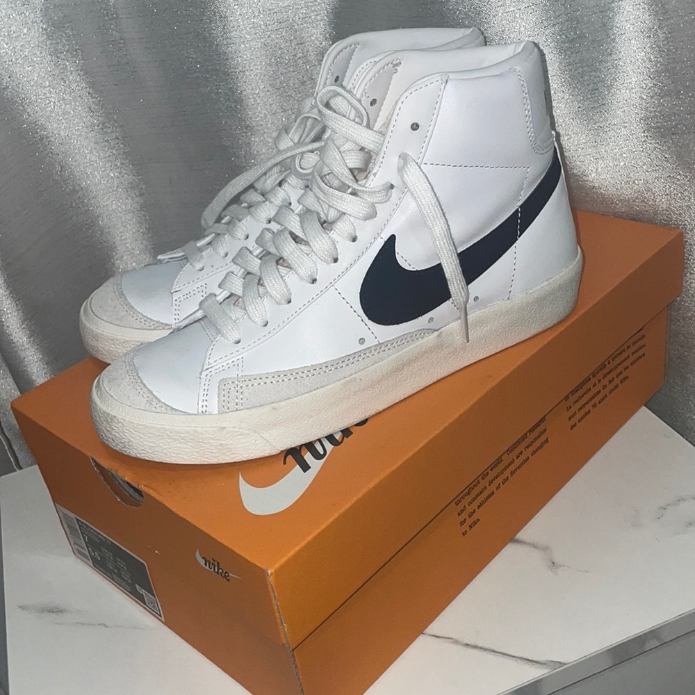 Nike size 7 Blazer 77’
